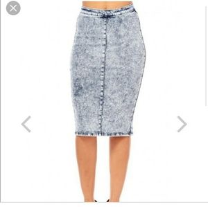 BNWOT stretchy iris Jeans Acid Wash denim Skirt